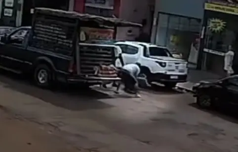 Câmera mostra briga que teria terminado com homem esfaqueado em Maracaju