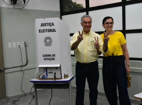 Ao votar, Reinaldo Azambuja faz duras críticas ao Judiciário