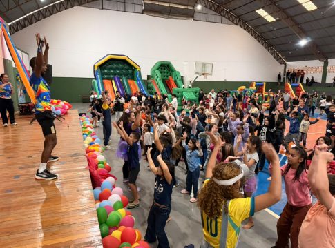Festa do Dia das Crianças reúne quase 3 mil pequenos em manhã de alegria em Sete Quedas