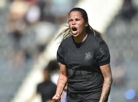 Corinthians vence por 5 a 0 e avança para a semifinal de Libertadores