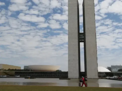 Presidente do Senado marca para segunda votação do fim da escala 6×1