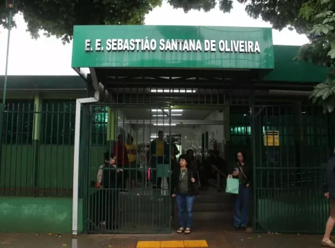 Mulher de 71 anos morre após passar mal ao entrar para votar em escola