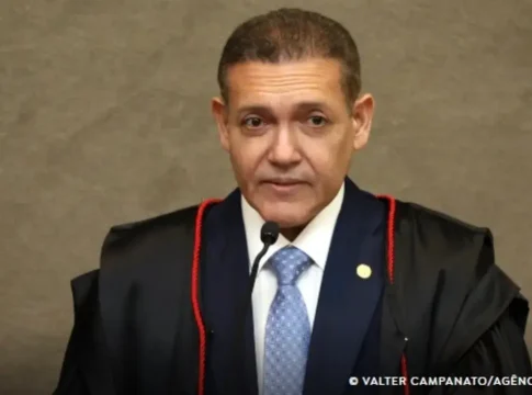 Nunes Marques mantém site a favor de Flávio Bolsonaro no ar